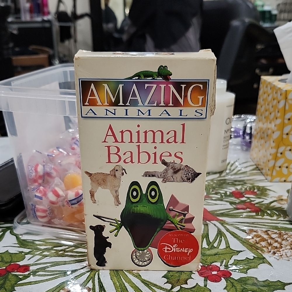 AMAZING ANIMALS VHS TAPE-ANIMAL BABIES